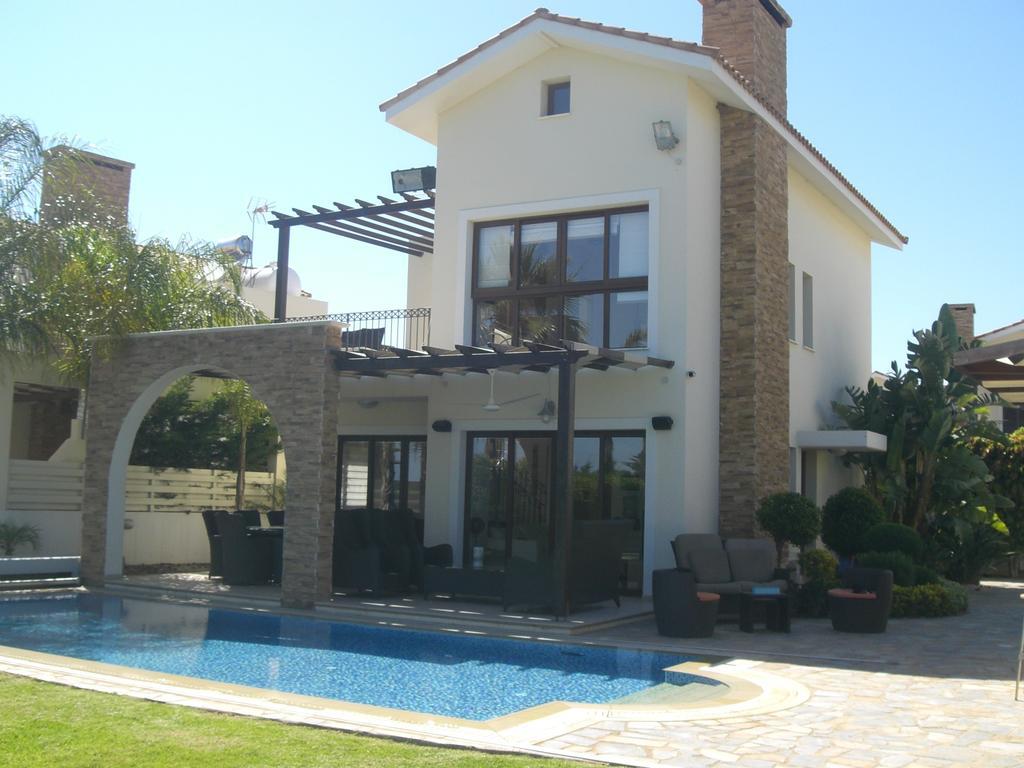 Ionion Beachfront Villa Ayia Napa Bilik gambar